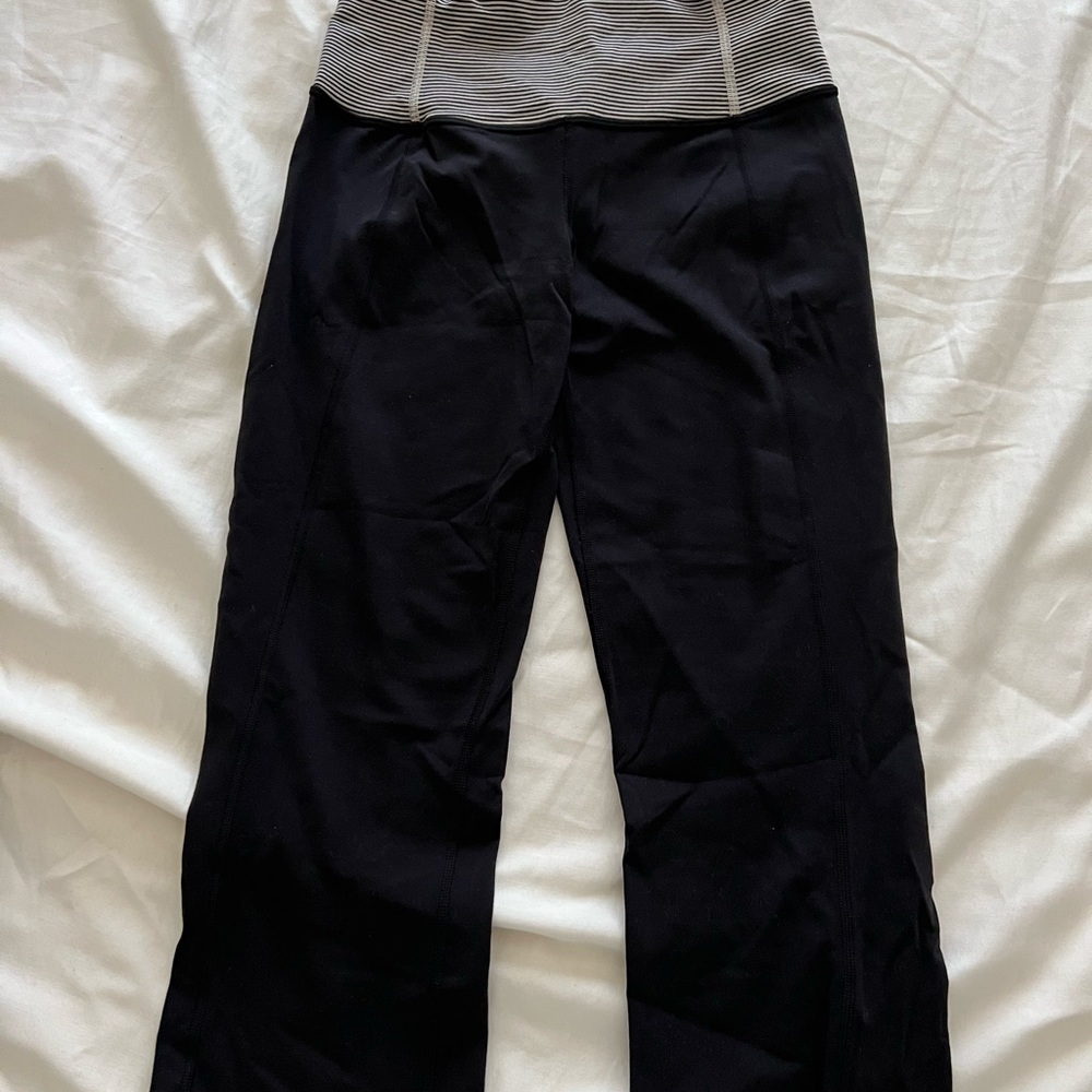 Women Lululemon cropped leggings